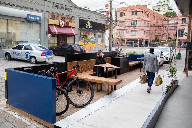 Estação de coworking em espaços públicos de Florianópolis